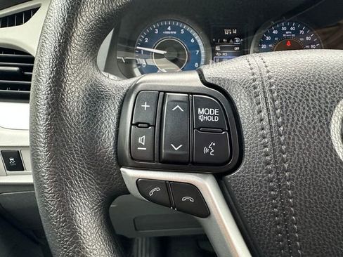 Used 2020 Toyota Sienna L image 16