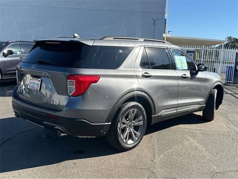 Used 2022 Ford Explorer XLT w/ Equipment Group 202A image 11