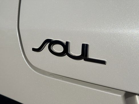 Used 2021 Kia Soul LX image 11