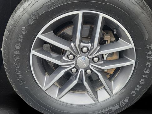 Used 2018 Jeep Grand Cherokee Limited image 33