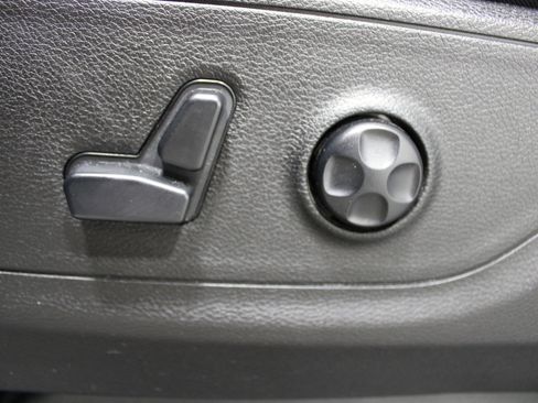 Used 2019 RAM 1500 Big Horn AWD/4WD image 4