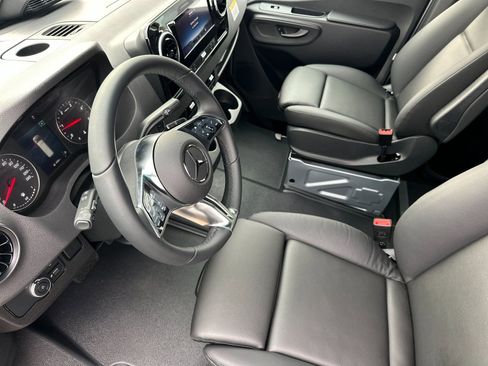 Used 2025 Mercedes-Benz Sprinter 2500 image 10