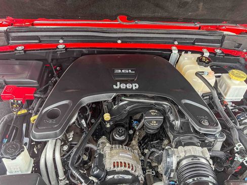 Used 2020 Jeep Gladiator Overland image 26