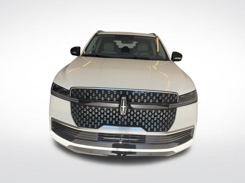 Certified 2026 Lincoln Navigator Reserve AWD/4WD image 5