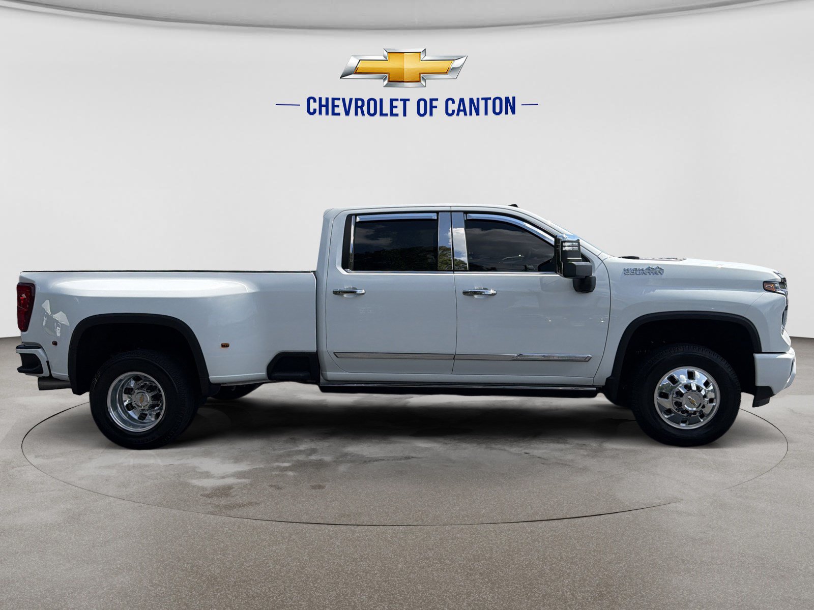 Used 2026 Chevrolet Silverado 3500 High Country w/ Technology Package AWD/4WD image 4