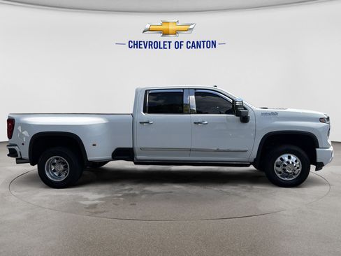 Used 2026 Chevrolet Silverado 3500 High Country w/ Technology Package AWD/4WD image 4