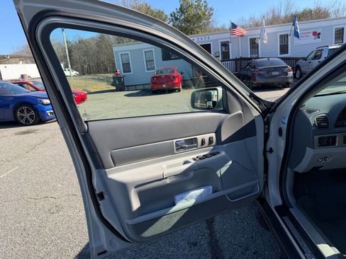 Used 2004 Lincoln LS image 9