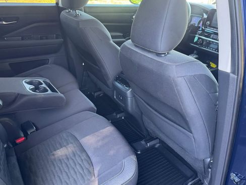 Used 2022 Nissan Pathfinder S FWD image 16
