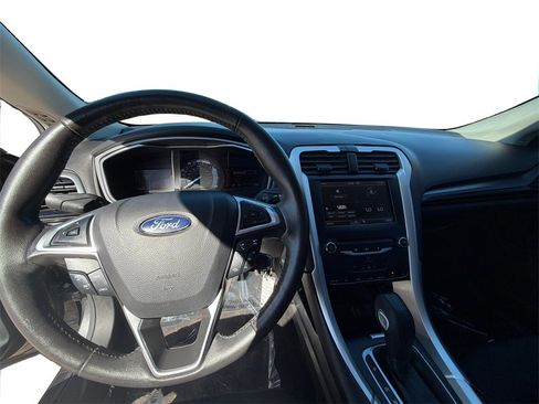 Used 2015 Ford Fusion SE image 21