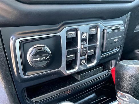 Used 2018 Jeep Wrangler Unlimited Sport S AWD/4WD image 29