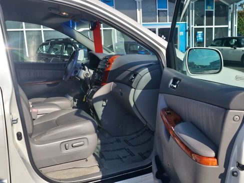 Used 2006 Toyota Sienna XLE w/ XLE Pkg 9 AWD/4WD image 9