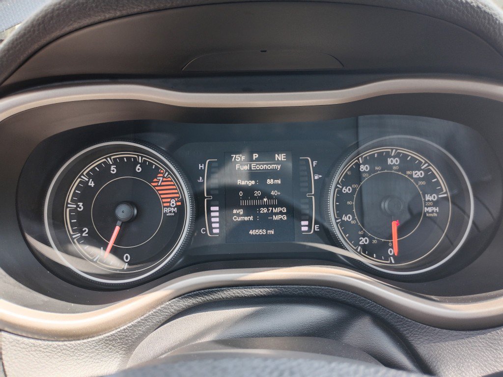 Used 2018 Jeep Cherokee Latitude w/ Safety Group FWD image 15