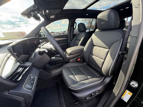 Used 2025 Buick Enclave Sport Touring w/ Super Cruise Package image 13