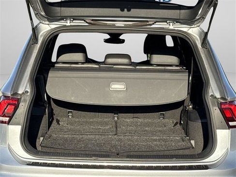 Used 2023 Volkswagen Tiguan SE R-Line image 28