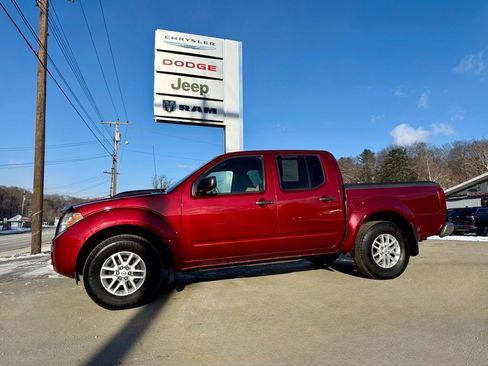 Used 2014 Nissan Frontier SV image 5