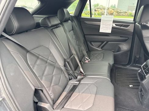 Used 2024 Volkswagen Atlas Cross Sport SE AWD/4WD image 14