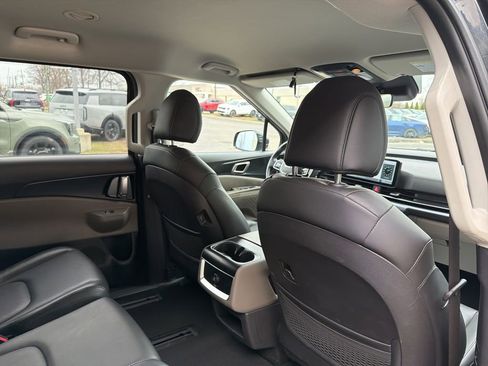 Used 2025 Kia Carnival FWD image 15