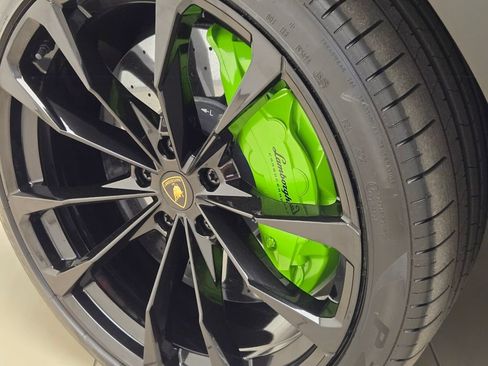 Used 2022 Lamborghini Urus AWD/4WD image 15