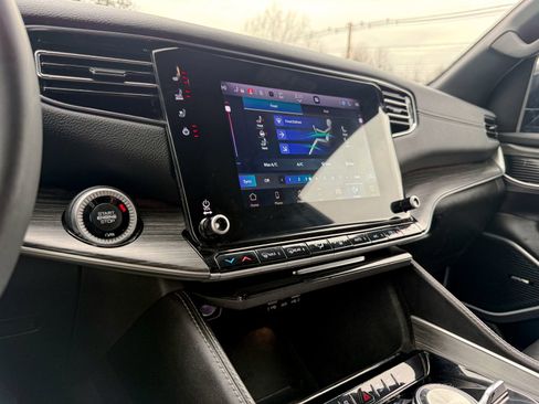 Used 2023 Jeep Wagoneer Series III w/ Preferred Equipment Group image 28