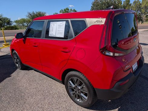 Used 2021 Kia Soul S FWD image 3