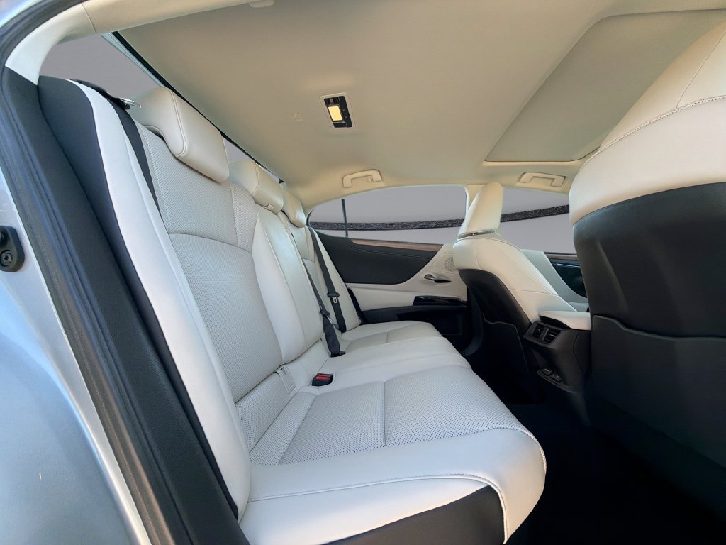 Certified 2025 Lexus ES 300h w/ Premium Package FWD image 17
