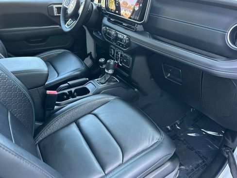 Used 2024 Jeep Wrangler High Altitude AWD/4WD image 16
