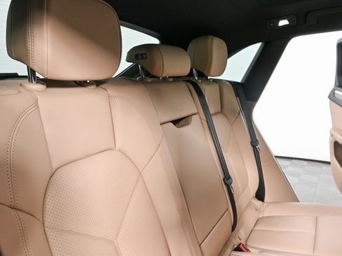 Certified 2025 Porsche Macan image 22
