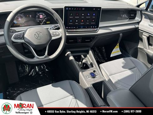 Used 2026 Volkswagen Tiguan SE AWD/4WD image 9