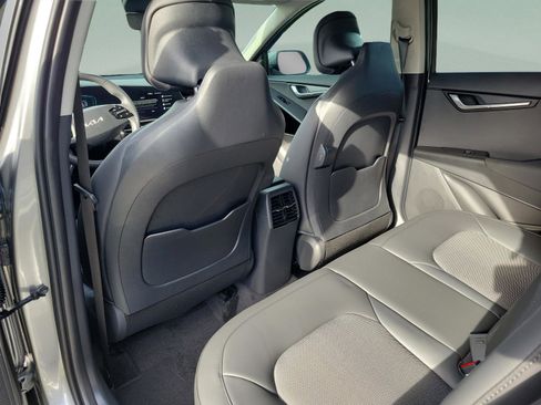 New 2026 Kia Niro EX FWD image 5