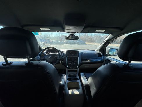 Used 2019 Dodge Grand Caravan SXT image 14