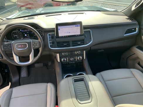 Used 2021 GMC Yukon XL SLT w/ SLT Premium Package image 11