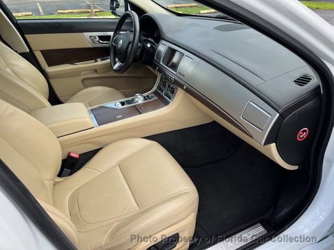 Used 2013 Jaguar XF image 38