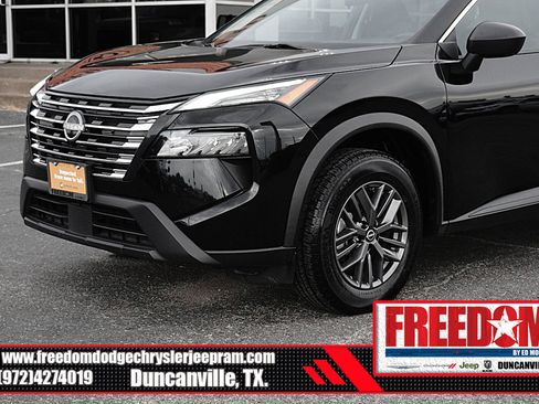 Used 2024 Nissan Rogue S FWD image 40