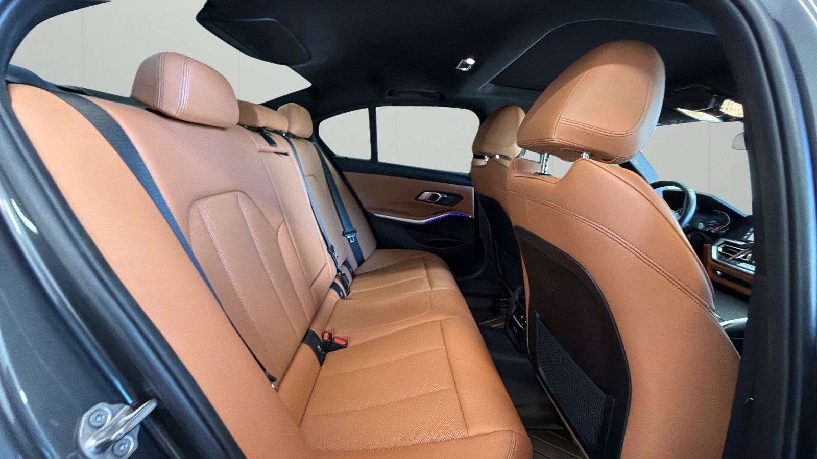 Used 2022 BMW 330i Sedan w/ Premium Package 2 RWD image 13