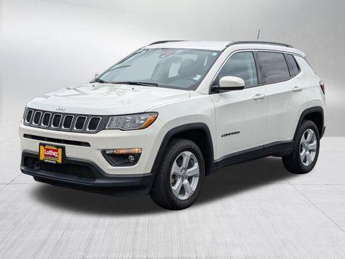 Used 2021 Jeep Compass Latitude w/ Driver Assistance Group AWD/4WD image 3