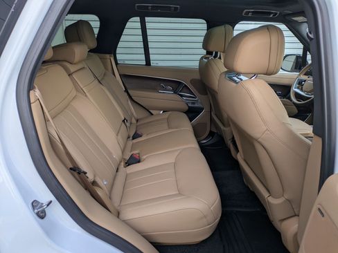 Used 2023 Land Rover Range Rover SE image 32