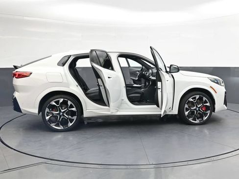 New 2026 BMW X2 xDrive28i w/ Technology Package AWD/4WD image 32