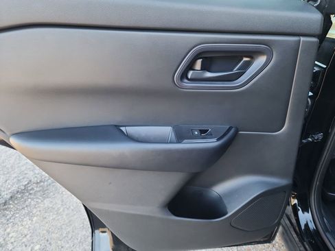 Used 2024 Nissan Rogue S image 36