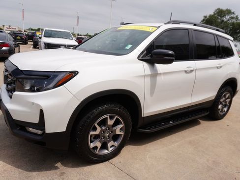 Used 2023 Honda Passport TrailSport image 3