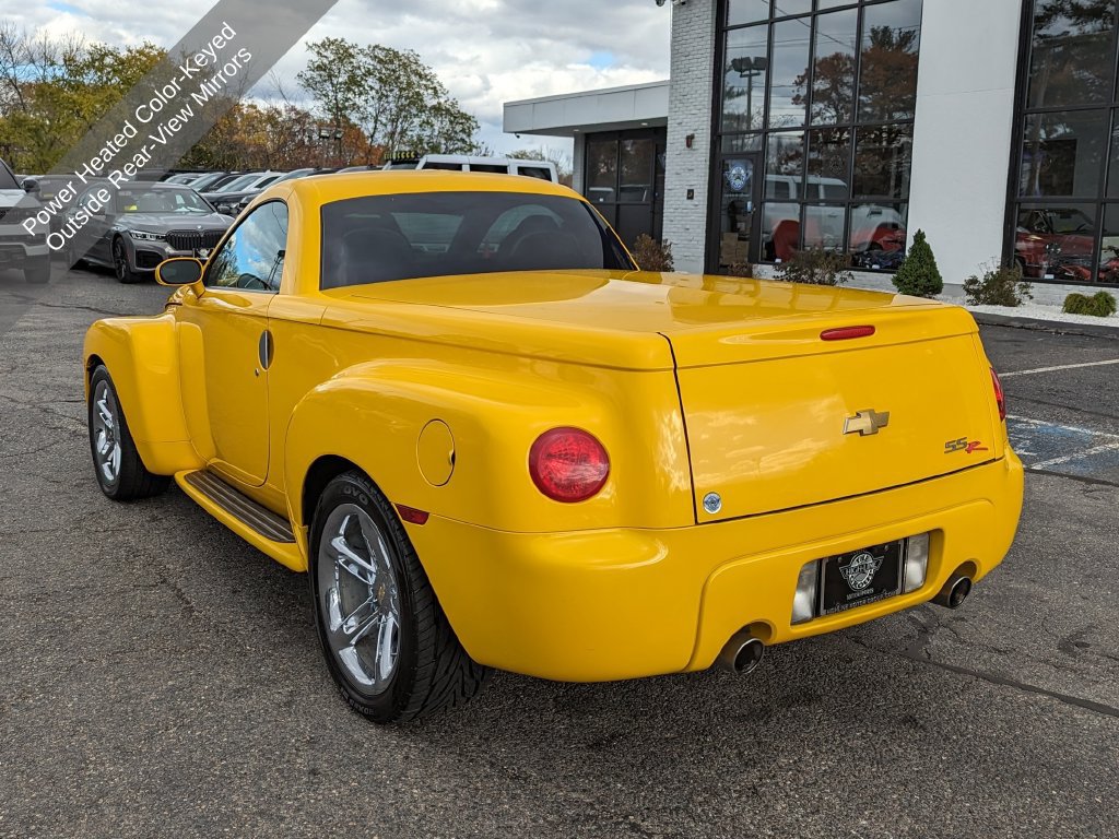 Used 2004 Chevrolet SSR w/ Preferred Equipment Group RWD image 12
