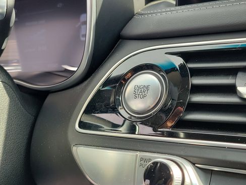 Used 2023 Genesis G70 2.0T image 28