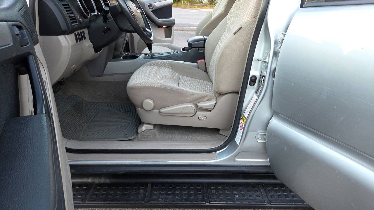 Used 2007 Toyota 4Runner SR5 AWD/4WD image 29