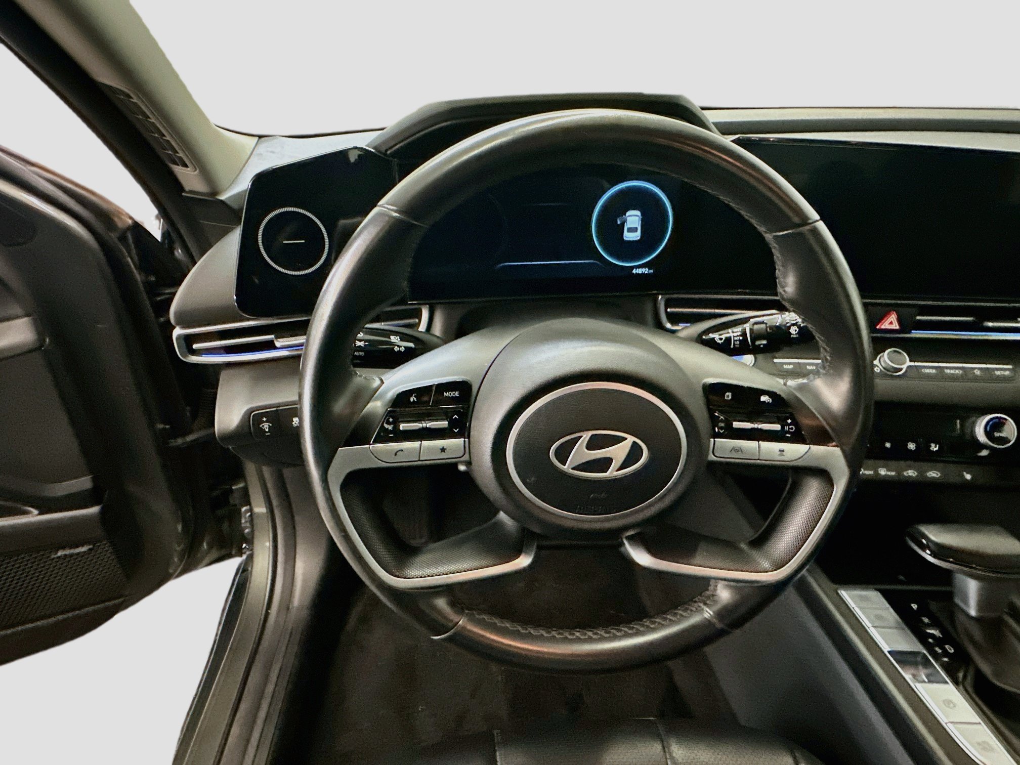 Used 2025 Hyundai Elantra Limited FWD image 18