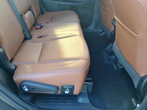 Used 2017 Toyota Highlander Limited FWD image 22