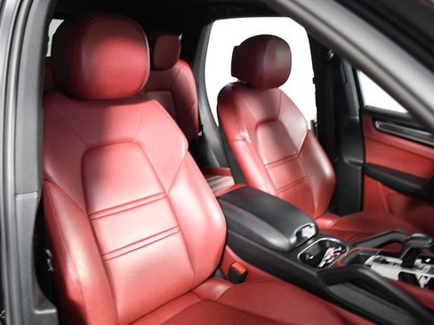 Used 2020 Porsche Cayenne S image 20