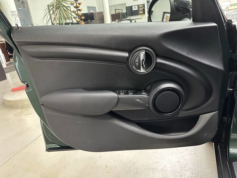 Used 2017 MINI Cooper 4-Door Hardtop image 10