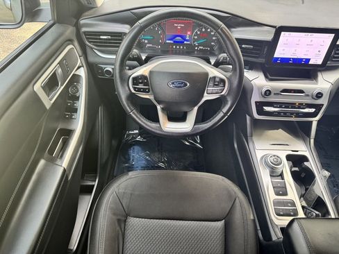 Used 2022 Ford Explorer XLT image 16