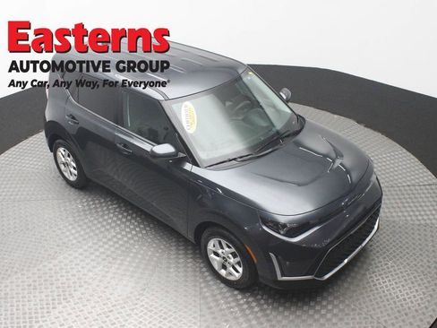 Used 2025 Kia Soul LX w/ LX Technology Package FWD image 3