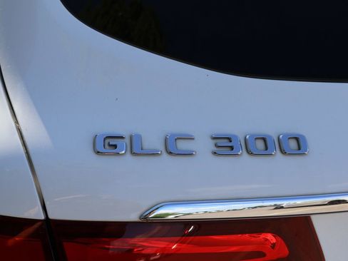 Used 2019 Mercedes-Benz GLC 300 4MATIC image 9