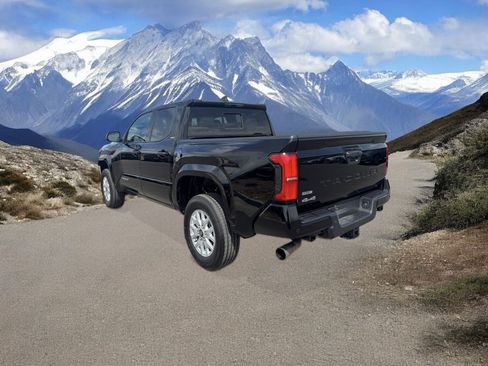 Certified 2025 Toyota Tacoma SR5 AWD/4WD image 3